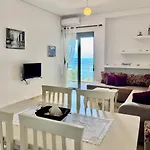 4 Seasons Sea View Apartment