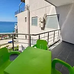 4 Seasons Sea View Apartment